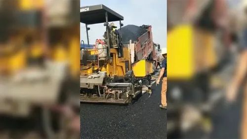 Utilisation du finisseur d’asphalte sur chenilles GYA4500