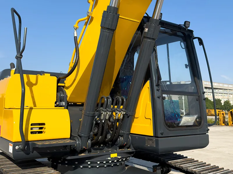 Pelle sur Chenilles ZG220N