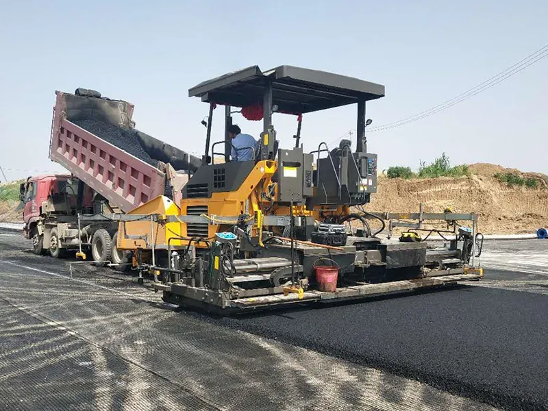 Finisseur d’asphalte sur pneus GYA6000L